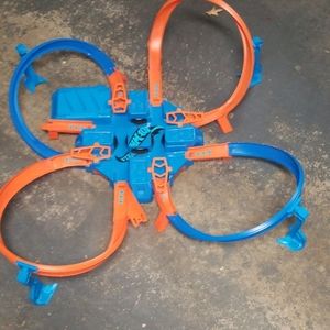Hot wheels criss cross crash